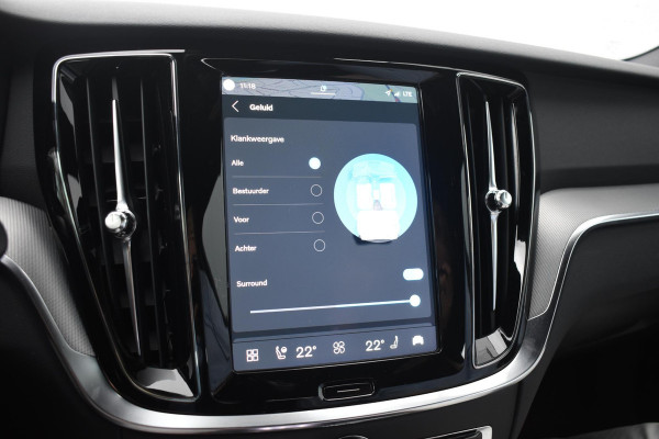Volvo V60 T6 350PK Plug-in hybrid AWD Plus Dark / Adaptive Cruise Control / 360 Camera / Harman Kardon / Stoel- en stuurverwarming / Stoelverwarming achter /  Trekhaak / Elektrische stoelen met geheugen / Elektrische achterklep