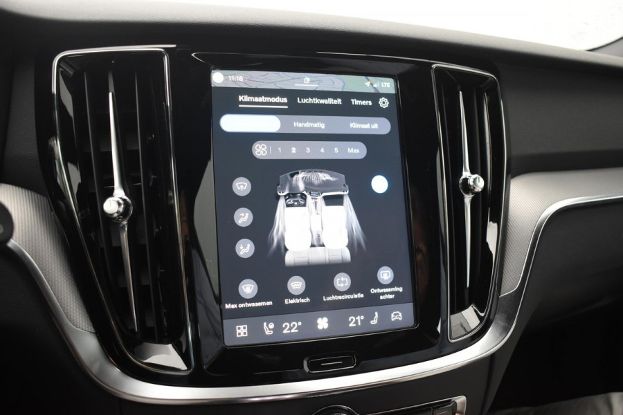 Volvo V60 T6 350PK Plug-in hybrid AWD Plus Dark / Adaptive Cruise Control / 360 Camera / Harman Kardon / Stoel- en stuurverwarming / Stoelverwarming achter /  Trekhaak / Elektrische stoelen met geheugen / Elektrische achterklep