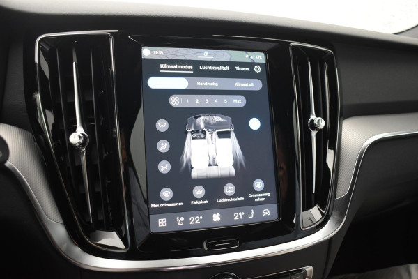 Volvo V60 T6 350PK Plug-in hybrid AWD Plus Dark / Adaptive Cruise Control / 360 Camera / Harman Kardon / Stoel- en stuurverwarming / Stoelverwarming achter /  Trekhaak / Elektrische stoelen met geheugen / Elektrische achterklep