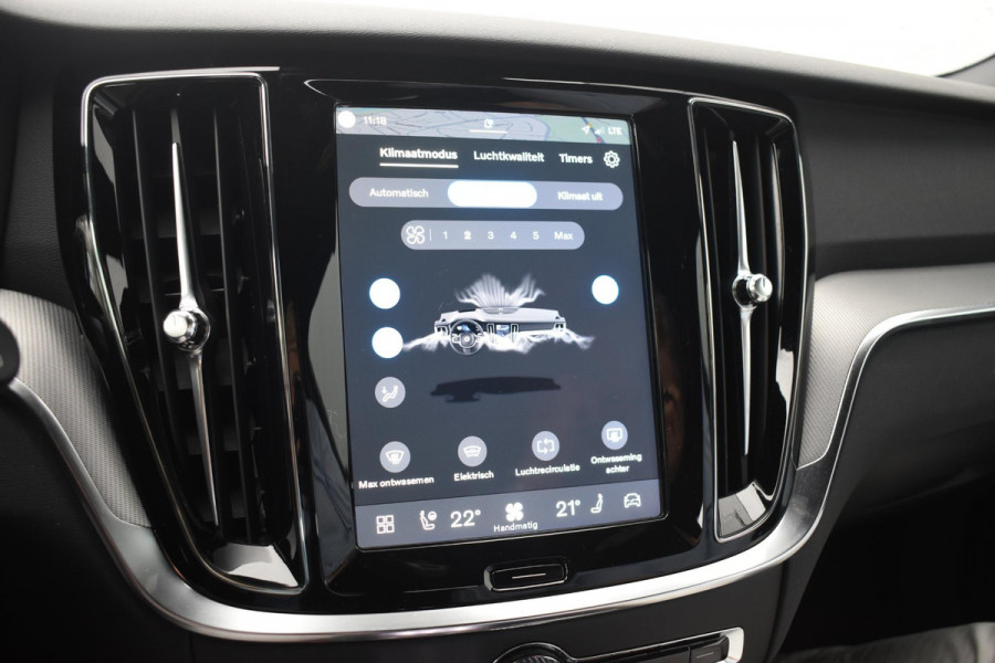 Volvo V60 T6 350PK Plug-in hybrid AWD Plus Dark / Adaptive Cruise Control / 360 Camera / Harman Kardon / Stoel- en stuurverwarming / Stoelverwarming achter /  Trekhaak / Elektrische stoelen met geheugen / Elektrische achterklep