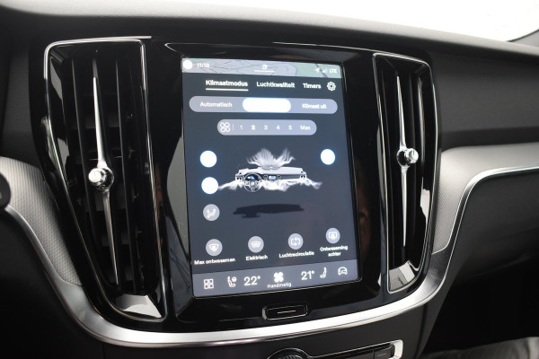 Volvo V60 T6 350PK Plug-in hybrid AWD Plus Dark / Adaptive Cruise Control / 360 Camera / Harman Kardon / Stoel- en stuurverwarming / Stoelverwarming achter /  Trekhaak / Elektrische stoelen met geheugen / Elektrische achterklep