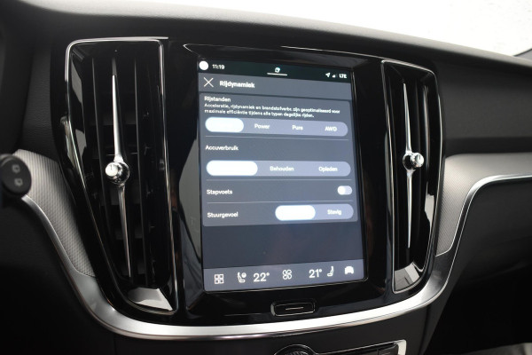 Volvo V60 T6 350PK Plug-in hybrid AWD Plus Dark / Adaptive Cruise Control / 360 Camera / Harman Kardon / Stoel- en stuurverwarming / Stoelverwarming achter /  Trekhaak / Elektrische stoelen met geheugen / Elektrische achterklep