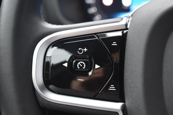 Volvo V60 T6 350PK Plug-in hybrid AWD Plus Dark / Adaptive Cruise Control / 360 Camera / Harman Kardon / Stoel- en stuurverwarming / Stoelverwarming achter /  Trekhaak / Elektrische stoelen met geheugen / Elektrische achterklep