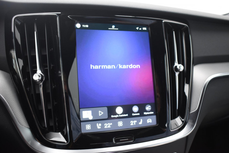 Volvo V60 T6 350PK Plug-in hybrid AWD Plus Dark / Adaptive Cruise Control / 360 Camera / Harman Kardon / Stoel- en stuurverwarming / Stoelverwarming achter /  Trekhaak / Elektrische stoelen met geheugen / Elektrische achterklep