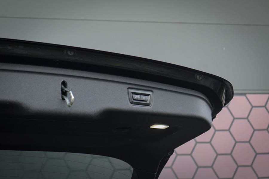 BMW 3 Serie Touring 330e xDrive ADAPTIVE CRUISE | STOELVERWARMING | CAMERA | M STOELEN | PANO | HEAD UP | MEMORY | APPLE CARPLAY