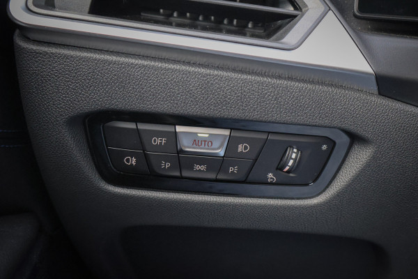 BMW 3 Serie Touring 330e xDrive ADAPTIVE CRUISE | STOELVERWARMING | CAMERA | M STOELEN | PANO | HEAD UP | MEMORY | APPLE CARPLAY