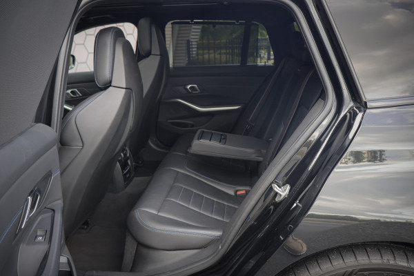 BMW 3 Serie Touring 330e xDrive ADAPTIVE CRUISE | STOELVERWARMING | CAMERA | M STOELEN | PANO | HEAD UP | MEMORY | APPLE CARPLAY