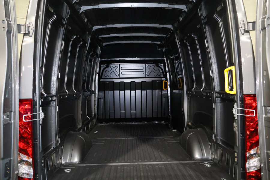 Iveco Daily 35S18 Hi-Matic L2 H2 Airco Navigatie Trekhaak Digitaal Dashboard