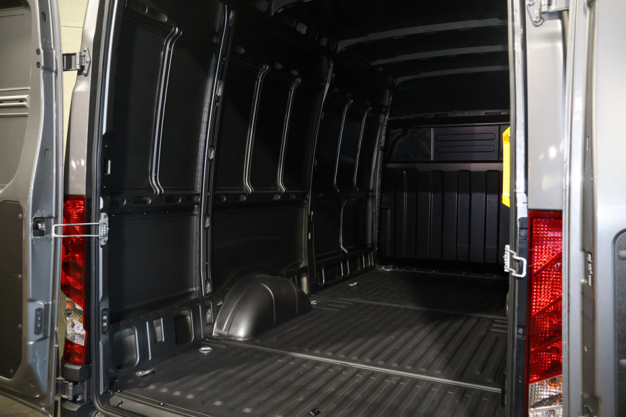 Iveco Daily 35S18 Hi-Matic L2 H2 Airco Navigatie Trekhaak Digitaal Dashboard