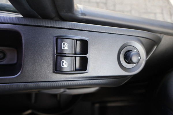 Iveco Daily 35S18 Hi-Matic L2 H2 Airco Navigatie Trekhaak Digitaal Dashboard