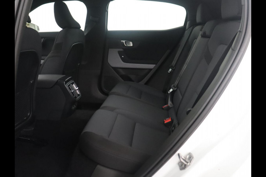 Polestar 2 Standard Range Single Motor 63kWh | SOH 91.5% | Panoramadak | Trekhaak | 360 camera | Harman/Kardon | Stuur/stoel verwarming | Carplay | Memory |