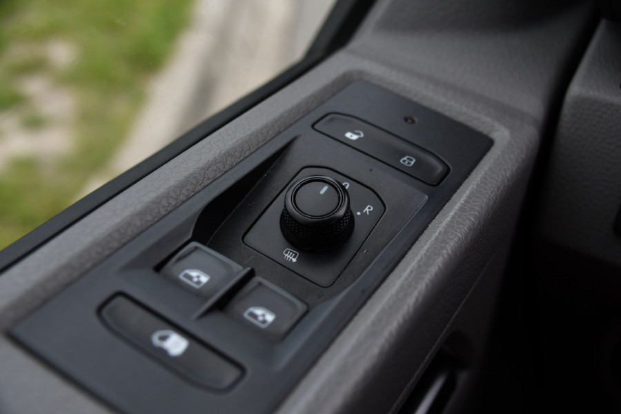 Volkswagen Transporter 2.0 TDI L1H1 30 4Motion Bulli Virtual, Camera, Carplay, 199pk, 4x4, LED, Automaat. Sensoren, Stoelverwarming, Trekhaak, Uniek!