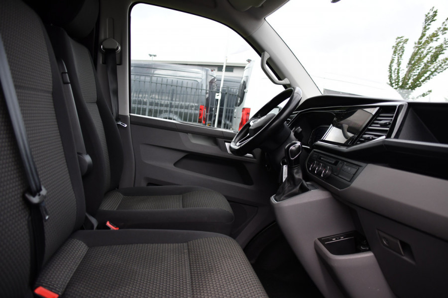 Volkswagen Transporter 2.0 TDI L1H1 30 4Motion Bulli Virtual, Camera, Carplay, 199pk, 4x4, LED, Automaat. Sensoren, Stoelverwarming, Trekhaak, Uniek!
