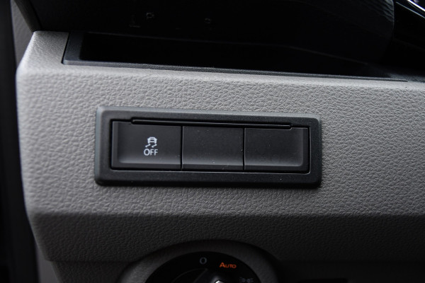 Volkswagen Transporter 2.0 TDI L1H1 30 4Motion Bulli Virtual, Camera, Carplay, 199pk, 4x4, LED, Automaat. Sensoren, Stoelverwarming, Trekhaak, Uniek!