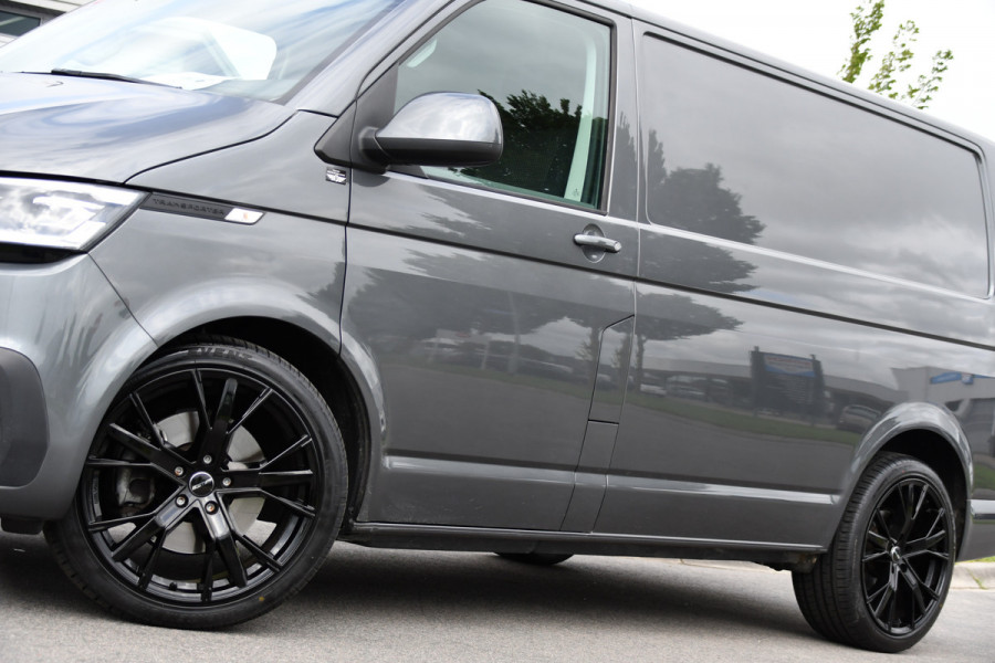 Volkswagen Transporter 2.0 TDI L1H1 30 4Motion Bulli Virtual, Camera, Carplay, 199pk, 4x4, LED, Automaat. Sensoren, Stoelverwarming, Trekhaak, Uniek!