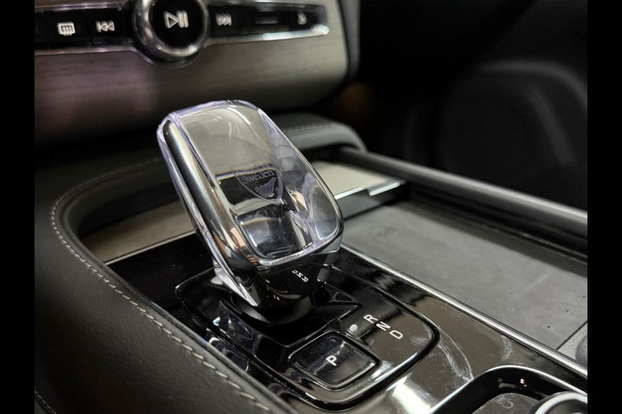 Volvo XC90 2.0 T8 Plug-in AWD Ultra Dark | Massage | Luchtvering | 22Inch | 7-Pers. | Pano |360°|H & K |Head-Up|Elektr Trekhaak