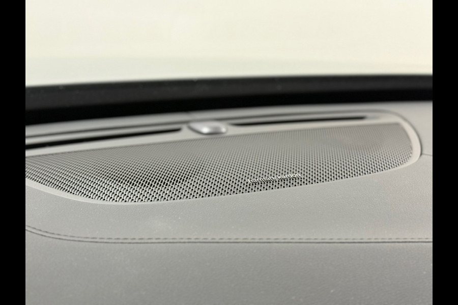 Volvo XC90 2.0 T8 Plug-in AWD Ultra Dark | Massage | Luchtvering | 22Inch | 7-Pers. | Pano |360°|H & K |Head-Up|Elektr Trekhaak