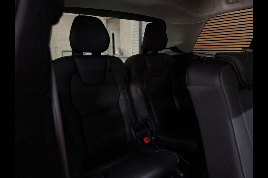 Volvo XC90 2.0 T8 Plug-in AWD Ultra Dark | Massage | Luchtvering | 22Inch | 7-Pers. | Pano |360°|H & K |Head-Up|Elektr Trekhaak