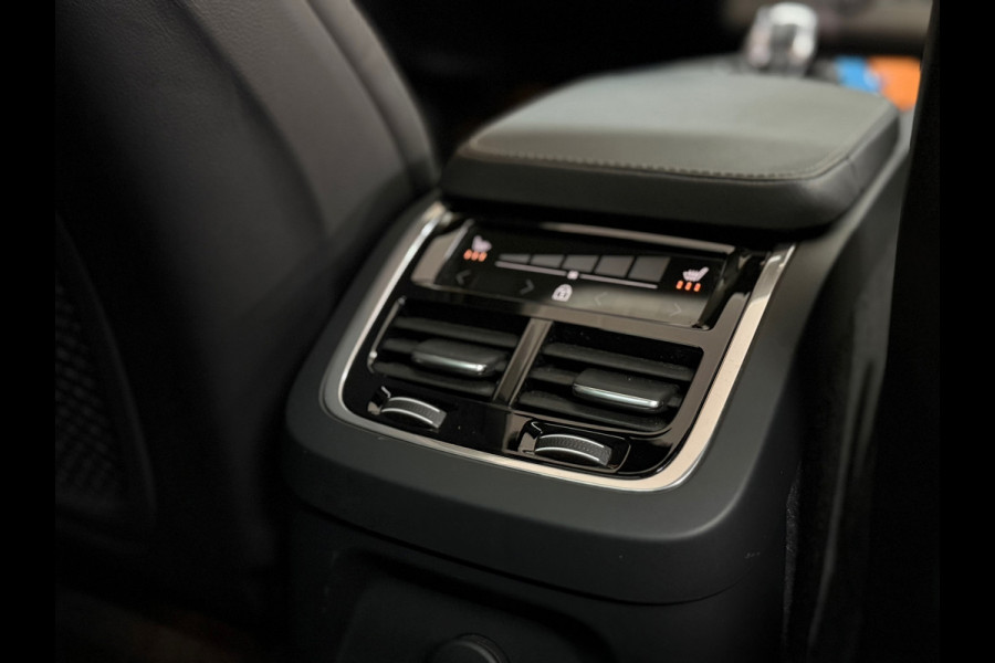 Volvo XC90 2.0 T8 Plug-in AWD Ultra Dark | Massage | Luchtvering | 22Inch | 7-Pers. | Pano |360°|H & K |Head-Up|Elektr Trekhaak