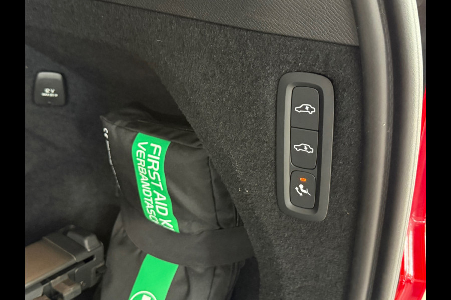 Volvo XC90 2.0 T8 Plug-in AWD Ultra Dark | Massage | Luchtvering | 22Inch | 7-Pers. | Pano |360°|H & K |Head-Up|Elektr Trekhaak
