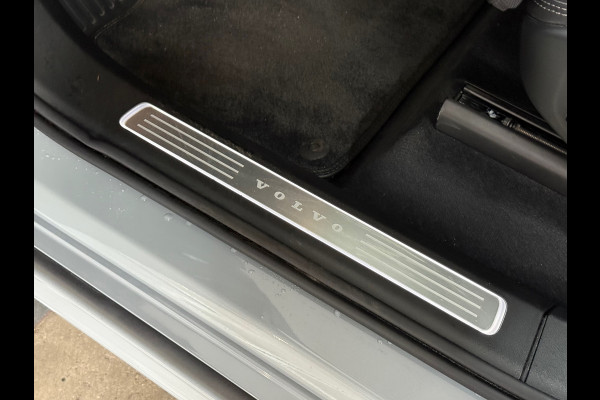 Volvo XC90 2.0 T8 Plug-in AWD Ultra Dark | Massage | Luchtvering | 22Inch | 7-Pers. | Pano |360°|H & K |Head-Up|Elektr Trekhaak