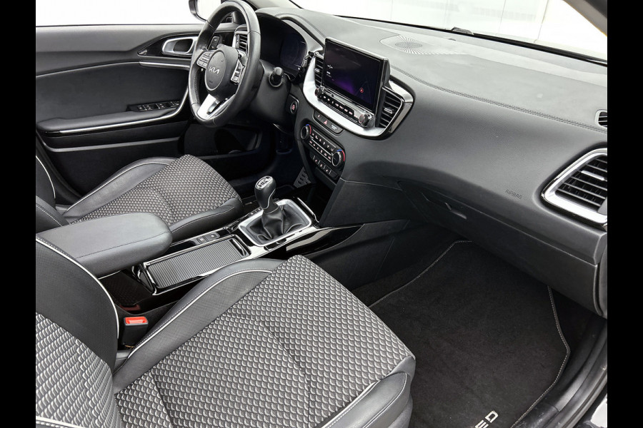 Kia Ceed Sportswagon 1.0 T-GDi 120PK ExecutiveLine / Panorama-schuifdak / JBL sound / Navigatie / Airco-ecc./ Pdc+Camera / Memory Stoel-Stuurverwarming / Apk 02-2028