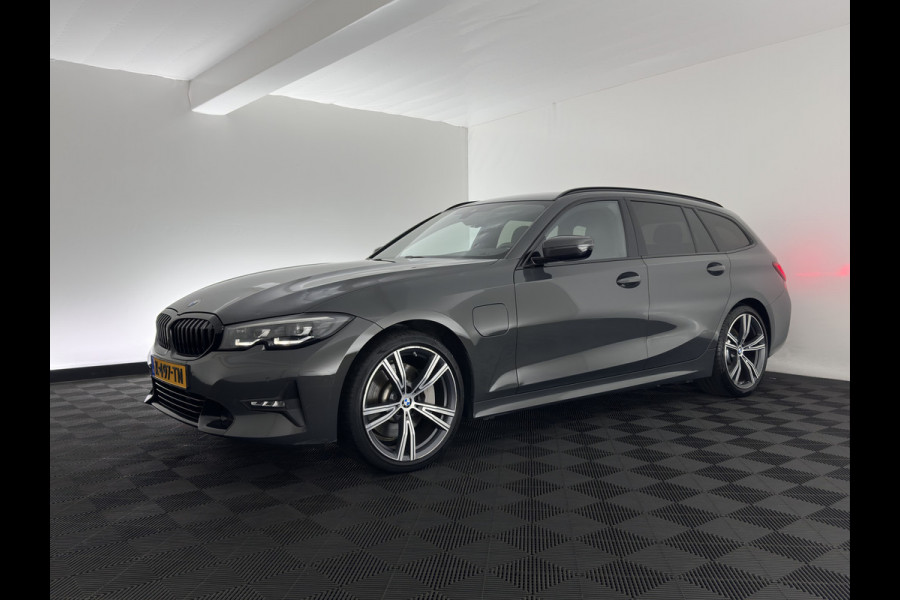 BMW 3 Serie Touring 330e High Executive (Plug-in) {SoH-91%} (INCL.BTW) Aut. *LEATHER | FULL-LED | HEATED-SPORTSEATS | HIFI-SOUND | NAVI-FULLMAP | DAB+ | DIGI-COCKPIT | PRIVACY-GLASS | AMBIENT-LIGHT | ECC | PDC | CRUISE | 19-ALU*