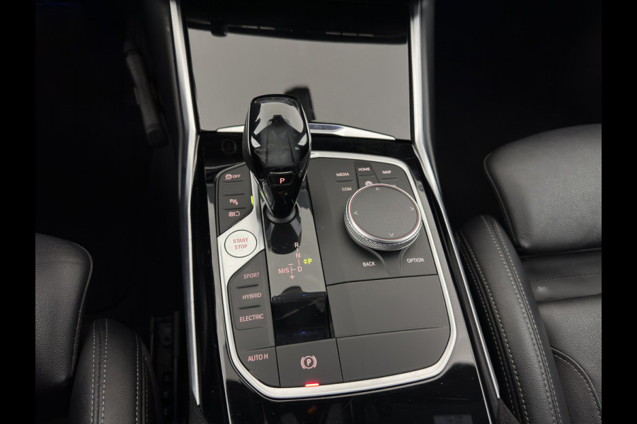 BMW 3 Serie Touring 330e High Executive (Plug-in) {SoH-91%} (INCL.BTW) Aut. *LEATHER | FULL-LED | HEATED-SPORTSEATS | HIFI-SOUND | NAVI-FULLMAP | DAB+ | DIGI-COCKPIT | PRIVACY-GLASS | AMBIENT-LIGHT | ECC | PDC | CRUISE | 19-ALU*
