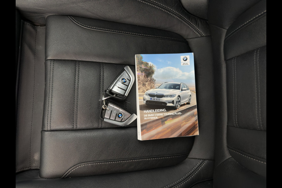 BMW 3 Serie Touring 330e High Executive (Plug-in) {SoH-91%} (INCL.BTW) Aut. *LEATHER | FULL-LED | HEATED-SPORTSEATS | HIFI-SOUND | NAVI-FULLMAP | DAB+ | DIGI-COCKPIT | PRIVACY-GLASS | AMBIENT-LIGHT | ECC | PDC | CRUISE | 19-ALU*