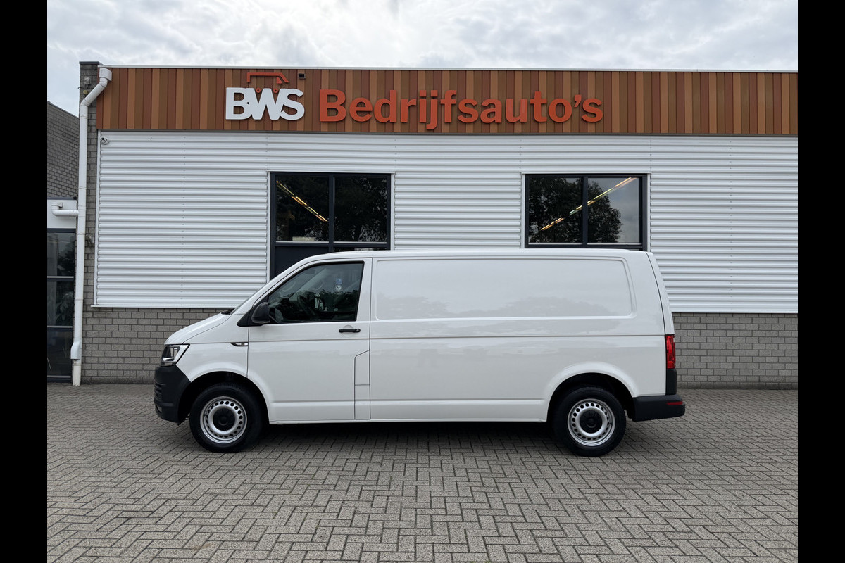 Volkswagen Transporter 2.0 TDI 150pk DSG automaat / L2H1 Comfortline / vaste prijs rijklaar € 16.950 ex btw / lease vanaf € 285 / euro 6 / bpm vrij / airco / cruise / navigatie / parkpilot / 2 x stoel met armsteun !