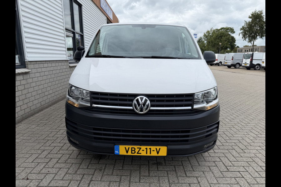 Volkswagen Transporter 2.0 TDI 150pk DSG automaat / L2H1 Comfortline / vaste prijs rijklaar € 16.950 ex btw / lease vanaf € 285 / euro 6 / bpm vrij / airco / cruise / navigatie / parkpilot / 2 x stoel met armsteun !
