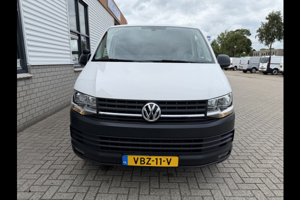 Volkswagen Transporter 2.0 TDI 150pk DSG automaat / L2H1 Comfortline / vaste prijs rijklaar € 16.950 ex btw / lease vanaf € 285 / euro 6 / bpm vrij / airco / cruise / navigatie / parkpilot / 2 x stoel met armsteun !