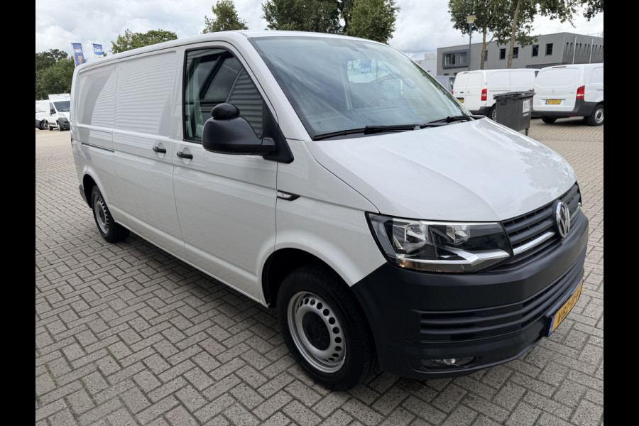 Volkswagen Transporter 2.0 TDI 150pk DSG automaat / L2H1 Comfortline / vaste prijs rijklaar € 16.950 ex btw / lease vanaf € 285 / euro 6 / bpm vrij / airco / cruise / navigatie / parkpilot / 2 x stoel met armsteun !