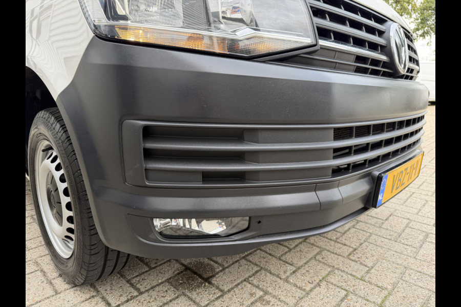 Volkswagen Transporter 2.0 TDI 150pk DSG automaat / L2H1 Comfortline / vaste prijs rijklaar € 16.950 ex btw / lease vanaf € 285 / euro 6 / bpm vrij / airco / cruise / navigatie / parkpilot / 2 x stoel met armsteun !