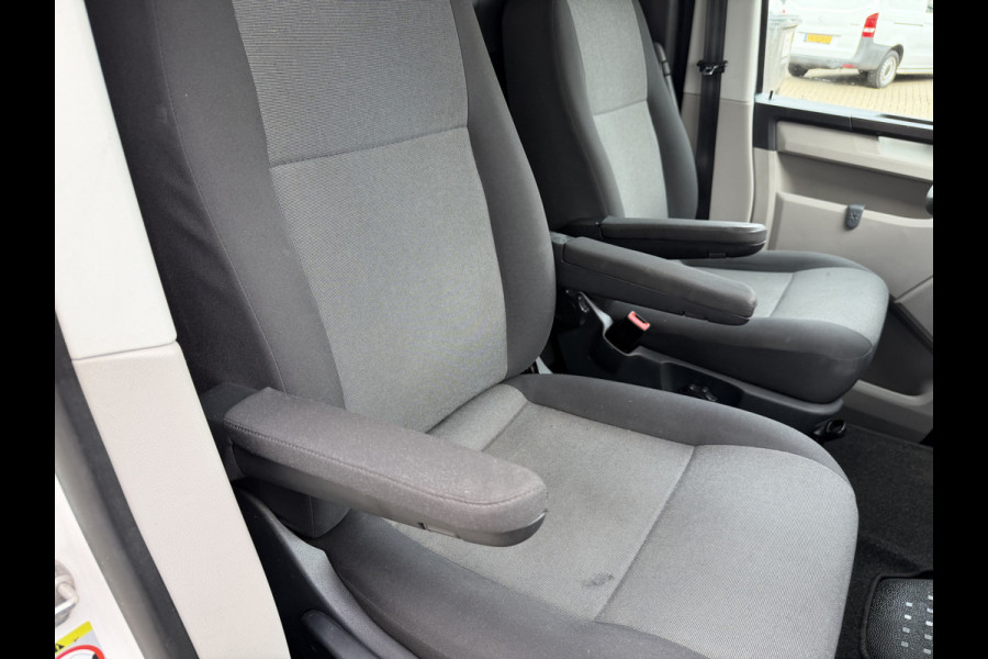 Volkswagen Transporter 2.0 TDI 150pk DSG automaat / L2H1 Comfortline / vaste prijs rijklaar € 16.950 ex btw / lease vanaf € 285 / euro 6 / bpm vrij / airco / cruise / navigatie / parkpilot / 2 x stoel met armsteun !