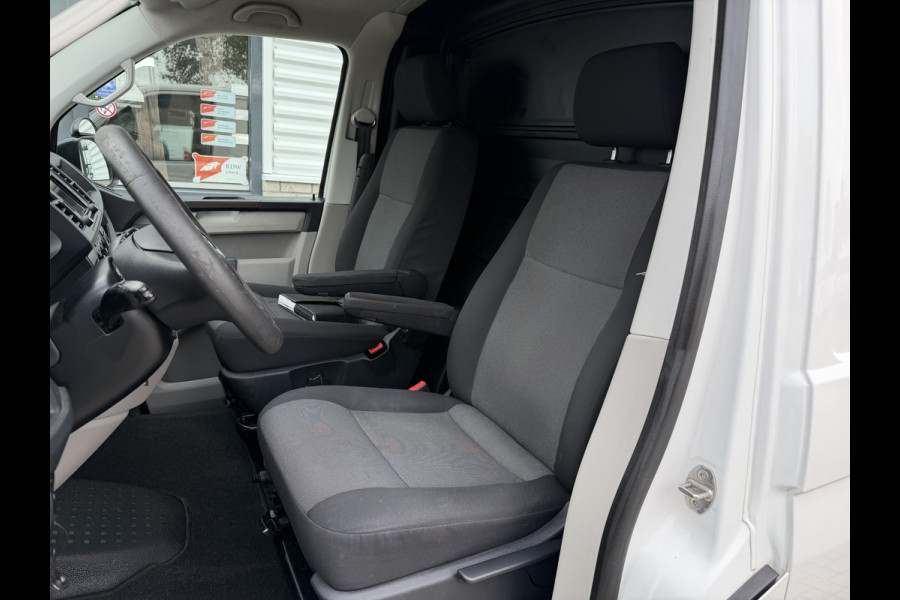 Volkswagen Transporter 2.0 TDI 150pk DSG automaat / L2H1 Comfortline / vaste prijs rijklaar € 16.950 ex btw / lease vanaf € 285 / euro 6 / bpm vrij / airco / cruise / navigatie / parkpilot / 2 x stoel met armsteun !