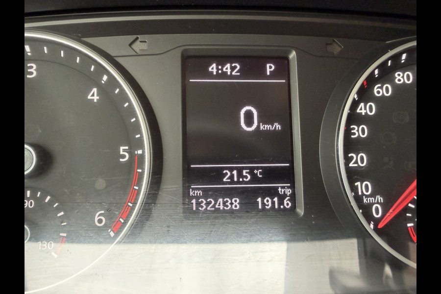Volkswagen Transporter 2.0 TDI 150pk DSG automaat / L2H1 Comfortline / vaste prijs rijklaar € 16.950 ex btw / lease vanaf € 285 / euro 6 / bpm vrij / airco / cruise / navigatie / parkpilot / 2 x stoel met armsteun !