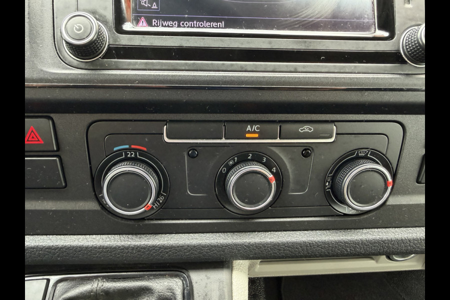 Volkswagen Transporter 2.0 TDI 150pk DSG automaat / L2H1 Comfortline / vaste prijs rijklaar € 16.950 ex btw / lease vanaf € 285 / euro 6 / bpm vrij / airco / cruise / navigatie / parkpilot / 2 x stoel met armsteun !