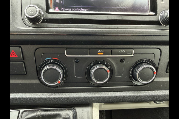 Volkswagen Transporter 2.0 TDI 150pk DSG automaat / L2H1 Comfortline / vaste prijs rijklaar € 16.950 ex btw / lease vanaf € 285 / euro 6 / bpm vrij / airco / cruise / navigatie / parkpilot / 2 x stoel met armsteun !
