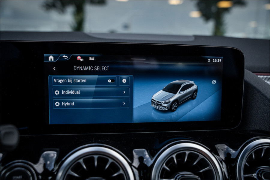 Mercedes-Benz GLA 250 e Star Edition AMG Line ** Panodak ** Keyless ** Camera ** Carplay EV rijbereik tot 70km