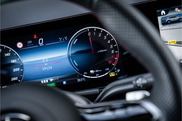 Mercedes-Benz GLA 250 e Star Edition AMG Line ** Panodak ** Keyless ** Camera ** Carplay EV rijbereik tot 70km