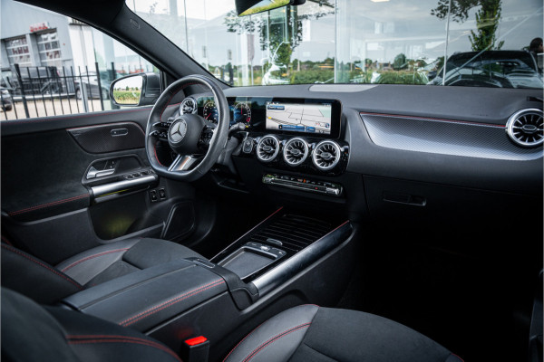 Mercedes-Benz GLA 250 e Star Edition AMG Line ** Panodak ** Keyless ** Camera ** Carplay EV rijbereik tot 70km