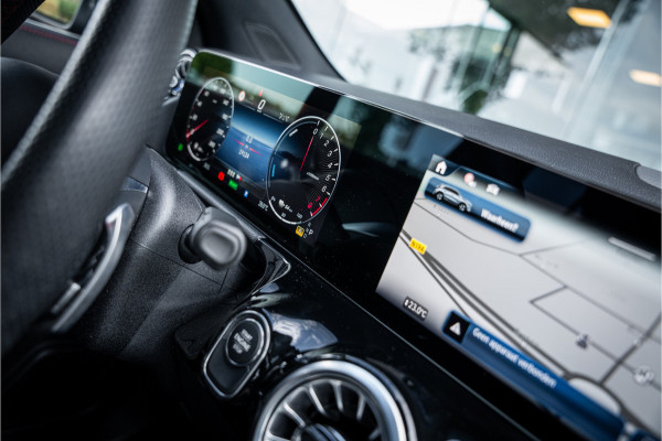 Mercedes-Benz GLA 250 e Star Edition AMG Line ** Panodak ** Keyless ** Camera ** Carplay EV rijbereik tot 70km