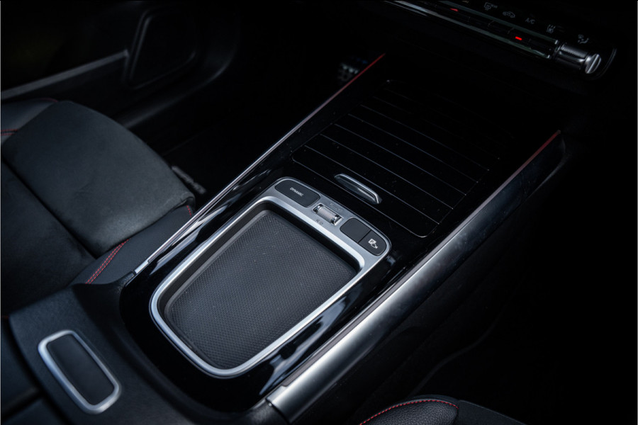 Mercedes-Benz GLA 250 e Star Edition AMG Line ** Panodak ** Keyless ** Camera ** Carplay EV rijbereik tot 70km