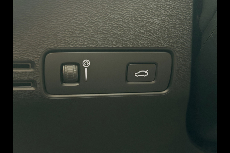 Volvo XC40 2.0 T4 AWD Inscription |Leder|Afn.Trekhaak|Camera|ACC|Lane Assistist|Dodehoek Assistent