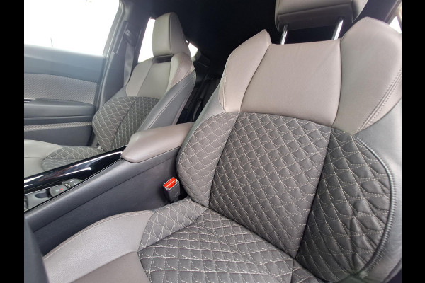 Toyota C-HR 2.0 Hybrid Executive | Leder Stof | Adaptive CC | LED | Camera | Climate | Facelift |