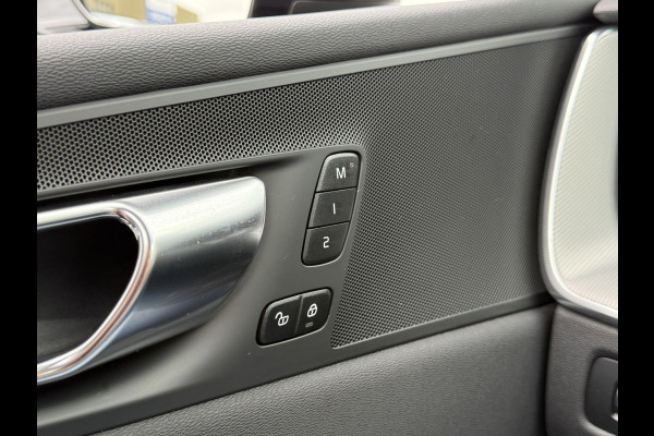 Volvo XC60 2.0 B4 Plus Dark | Pano | Memory | CarPlay | Keyless | 21 inch