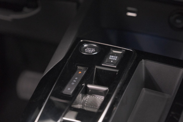 Peugeot 3008 1.6 Plug-in HYbrid 225 Allure | Camera | Dodehoekdetectie | Navigatie | Apple Carplay