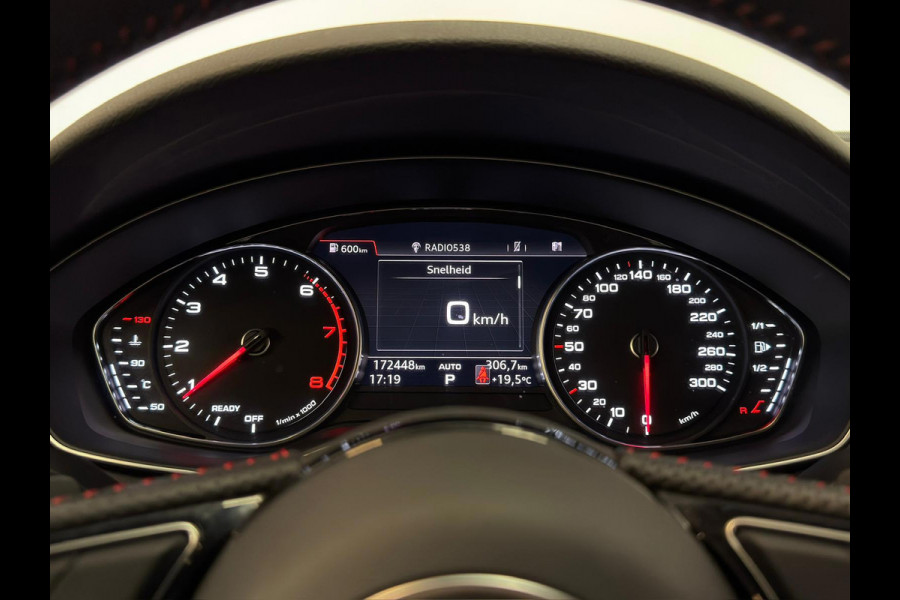 Audi A4 Limousine 1.4 TFSI Sport S-Line Black Edition / NL-auto / Sfeerverlichting