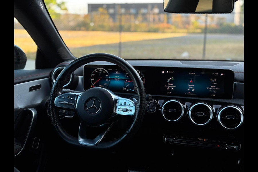 Mercedes-Benz CLA-Klasse Shooting Brake 180 AMG | NL-AUTO | DEALER ONDERH | FACELIFT | GROOT SCHERM | STOELVERW | ETC